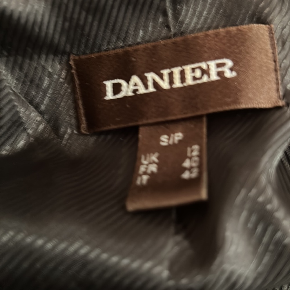 Danier Jacket - Picture 6 of 9